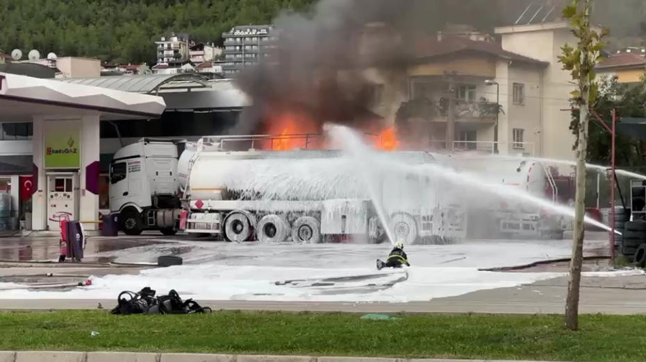 Denizli'de Akaryakıt İstasyonunda Tanker Patlaması ve Yangın Felaketi