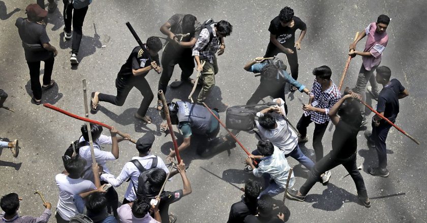 Bangladeş’te kotalarla ilgili halk protestoları: yasaklar devam ediyor, en az 100 kişi öldü