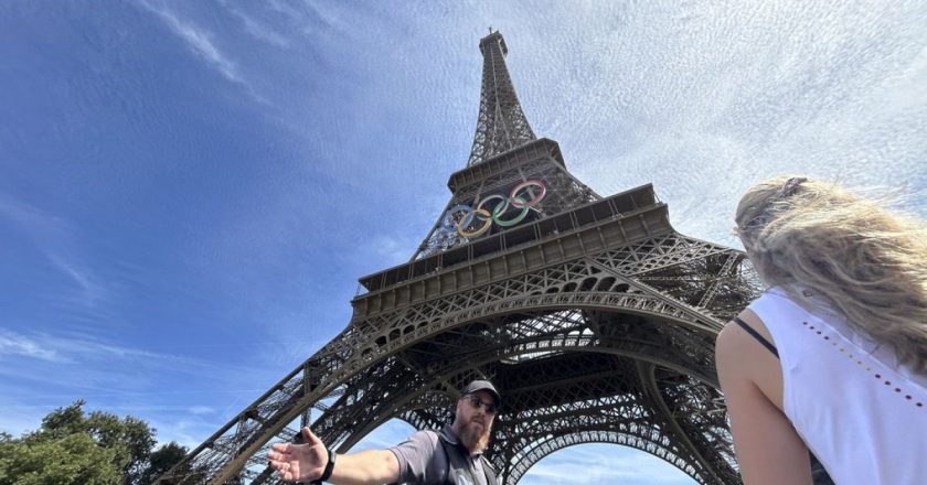 Paris Olimpiyatları: Eyfel Kulesi’ne tırmanmaya çalışan kişi tutuklandı