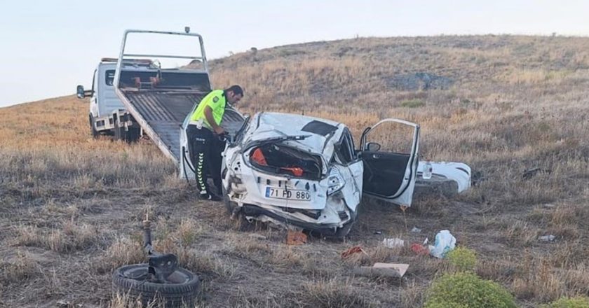 Kırşehir’de otomobil hendeğe devrildi: 1 ölü, 1 yaralı – Son Dakika Türkiye Haberleri