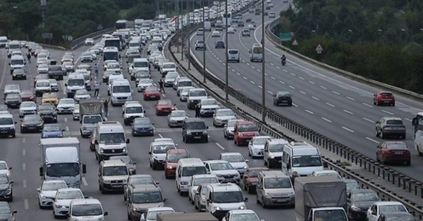 10 sürücüden 7’si bu hatayı yapıyor! İster kaza olsun, ister trafik sıkışıklığı olsun, kibar olmaya çalışırken… – Son Dakika Otomotiv Haberleri