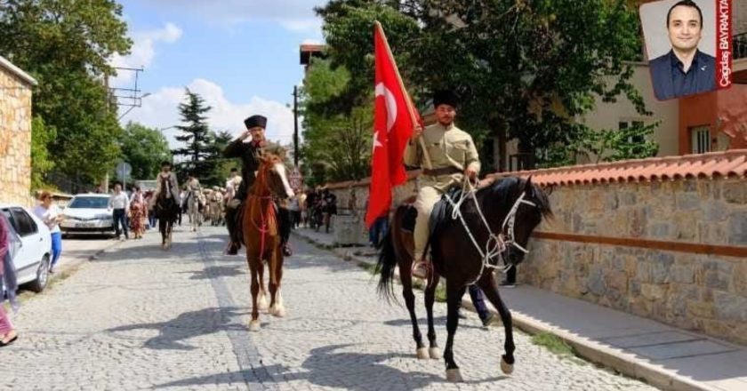 Atatürk 102 yıl sonra Akşehir’e döndü – Son Dakika Siyasi Haberler