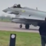 Eurofighter Typhoon Fighter havayolunun çarpışmasının pilotu, gölgelik başlatarak acil bir iniş yaptı