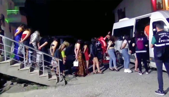 Zorla fuhuş yaptırıp sahte belge basıyorlarmış… Iğdır’ın en büyük operasyonu: 107 kadın sınır dışı edildi!