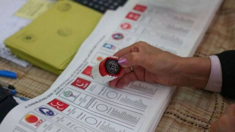 AYM kararı: İki siyasi partinin hukuki varlıkları sona erdi – Son Dakika Siyaset Haberleri