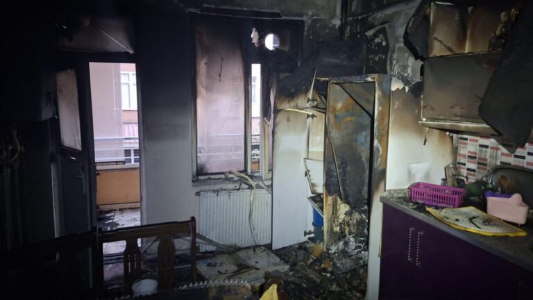 Ağrı’da yangın: Dumandan etkilenen 15 kişi kurtarıldı