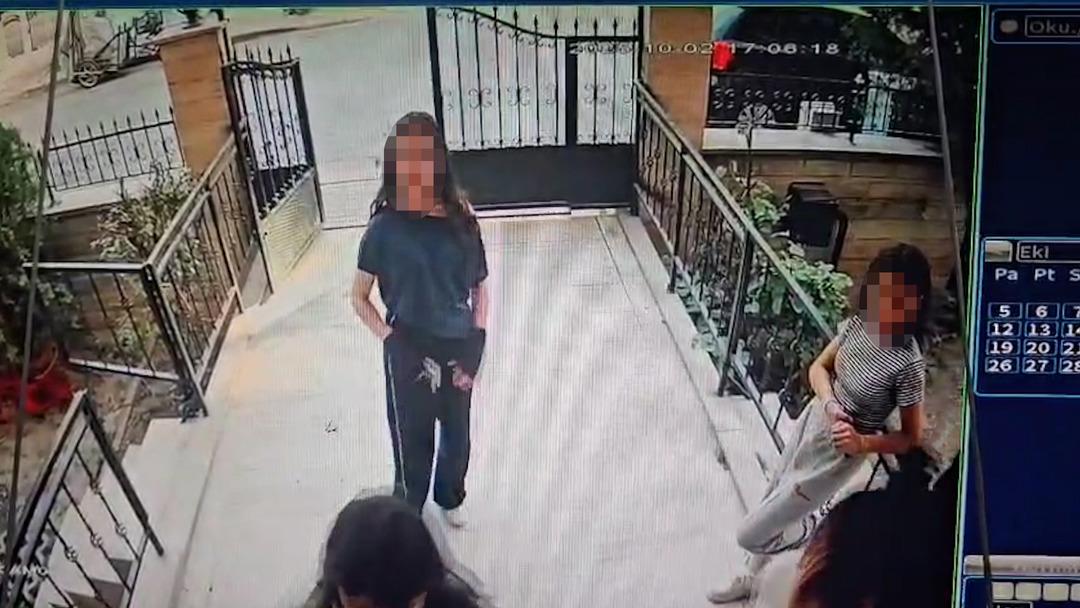 Bu bir nevi akran zorbalığıdır! 5 kız ellerinde bıçaklarla kapıya geldi... 