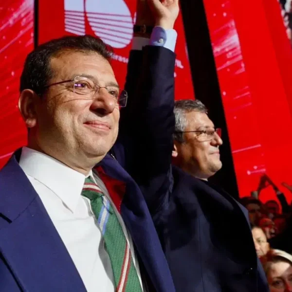 İmamoğlu’na SDD’den İnsan Hakları Ödülü; CHP Lideri Özel: ‘İddianameyi savunamadılar’
