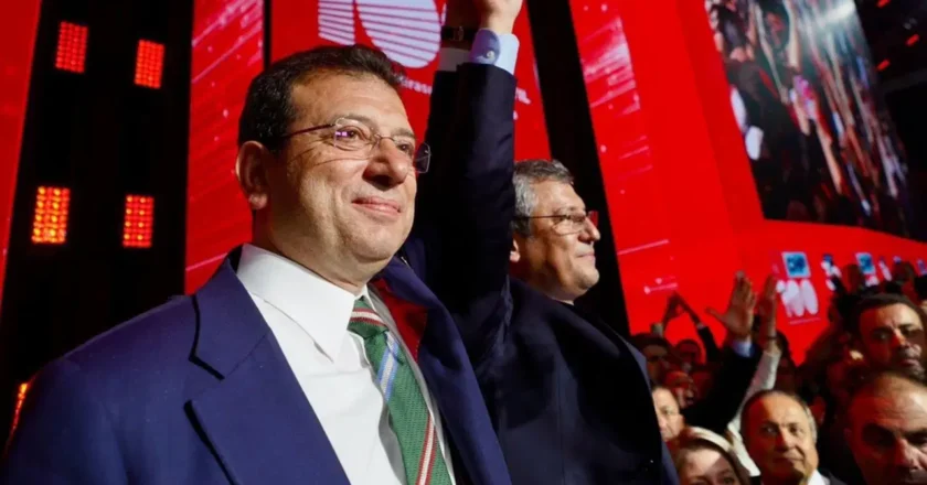 İmamoğlu’na SDD’den İnsan Hakları Ödülü; CHP Lideri Özel: ‘İddianameyi savunamadılar’