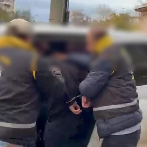 Firari mahkum, polisin kapısını çalmasıyla intihar girişiminde bulundu