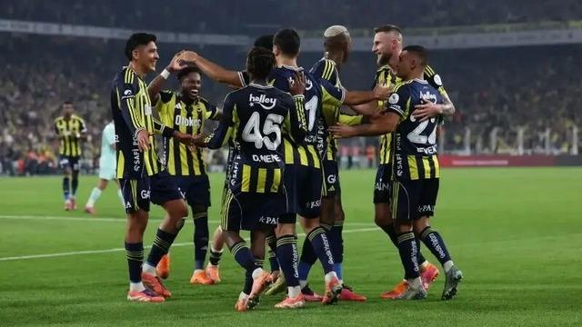 Fenerbahçe’de yönetimin kafasını karıştıran teklif! Resmen ilettiler