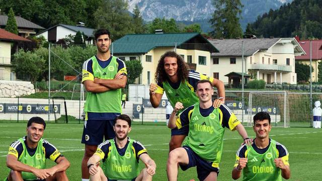 Fenerbahçe, günü iki antrenmanla tamamladı