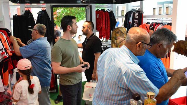 Süper Lig’in yeni ekibi Çorum FK’nin yeni sezon formalarına taraftarlardan yoğun ilgi