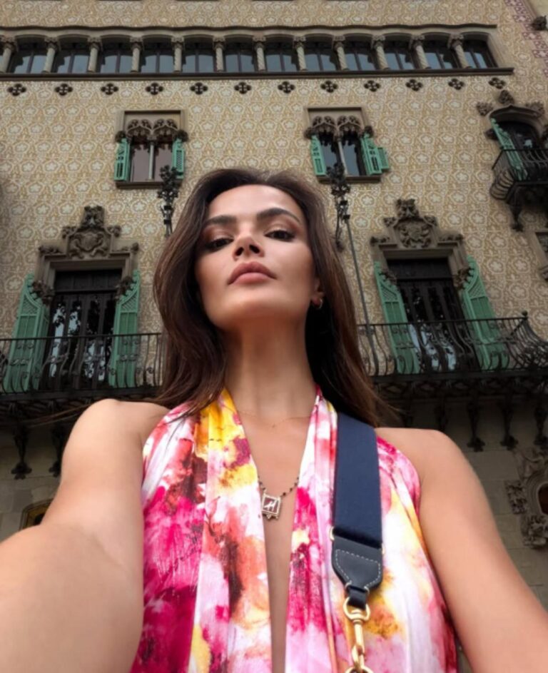 Uzak Şehir’in Alya’sı Sinem Ünsal tatile doydu! Peş peşe paylaştığı karelere beğeni yağdı